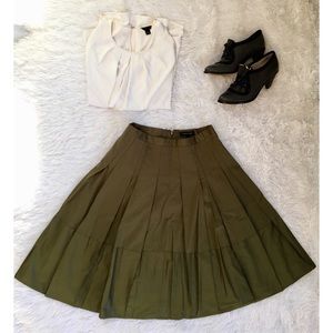 NWT Ann Taylor Pleated Poplin Skirt